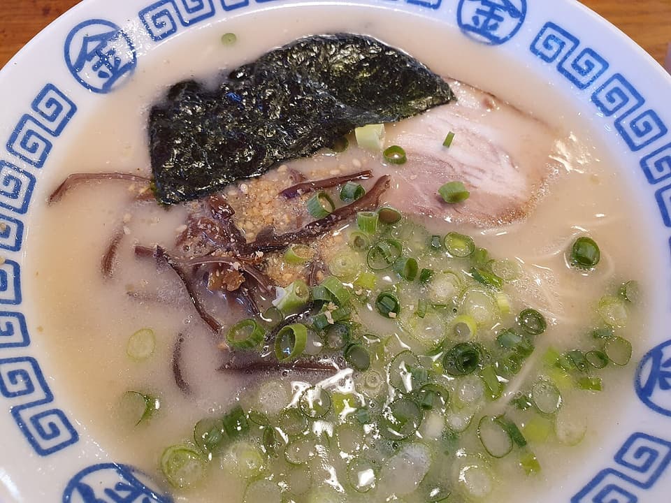 Bol de ramen au bouillon de porc